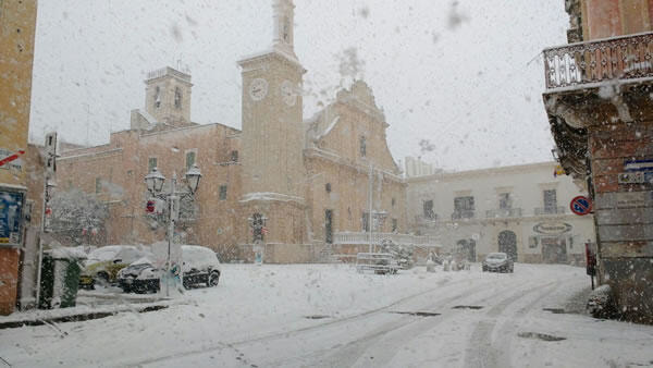 Immagine: neve_piazza.jpg